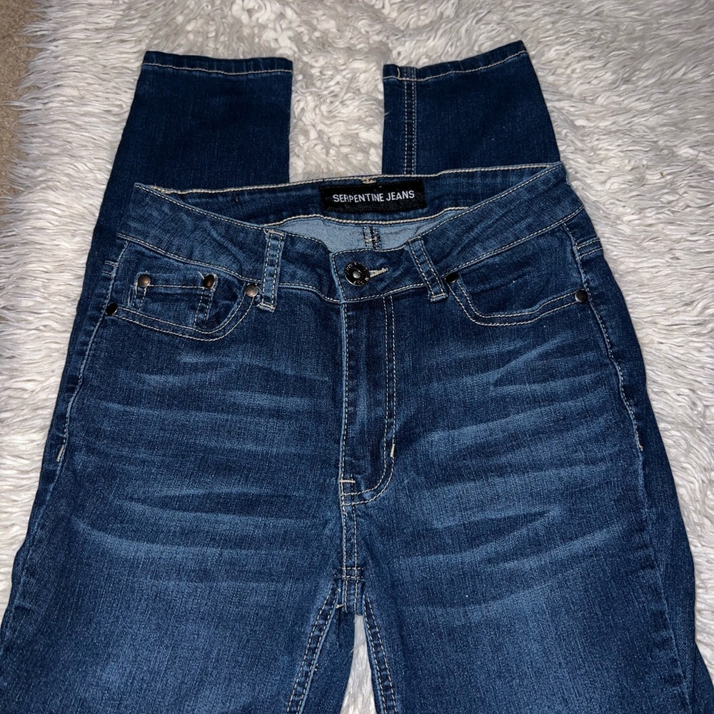 Women’s Dark Wash Skinny Jeans